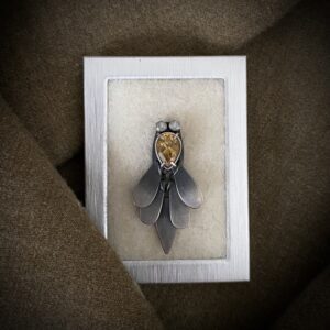 Tsitriiniga mesilase-pross seeriast ‘Ikarose lend’