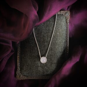 Kaelaehe roosakvartsiga