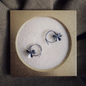 Kõrvarõngad oksüdeeritud sõlmes ‘Ristik’