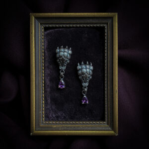 Käppade ja lilla kiviga kõrvarõngad seeriast ‘Igaviku Sosinad’