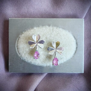 Kõrvarõngad ‘Ristik’ roosa kiviga XS