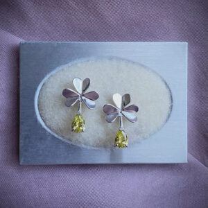 Kõrvarõngad ‘Ristik’ sidrunikollase kiviga XS